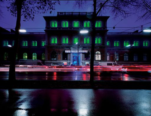 James Turrell. MAKlite, 2004 Permanente
Lichtinstallation an der Fassade des MAK Permanent lighting
installation at the MAK façade