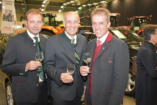 Vorschau Bild von Personen (von links): Hans Peter Werderitsch,
Landesobmann Maschinenring Burgenland mit ÖKR Franz Stefan
Hautzinger, Präsident der Landwirtschaftskammer Burgenland und
Johann Bösendorfer, Bundesobmann Maschinenring Österreich