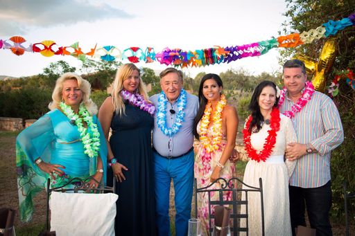 Vorschau Bild von Im Bild v.l.n.r.: Sonja (Käferl), Dany, Ing.
Richard Lugner, Nina Bruckner (Bambi), Anastasia (Katzi), Mann von
Anastasia (Kater)