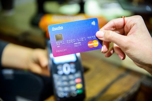 Revolut, Europas führende Banking App, startet
heute offiziell seinen Dienst in Deutschland. Die Markteinführung
erfolgt unter Führung von Country Manager Claudio Wilhelmer mit dem
Versprechen die Party der traditionellen deutschen Banken zu
beenden. Mit Revolut haben Verbraucher nun eine echte kostenlose
Alternative zu ihrer aktuellen Bankverbindung und sparen sich ab
jetzt unnötige Kosten beim weltweiten Bargeldbezug sowie
Geldtransfer- und Auslandseinsatzgebühren. Weiterer Text über ots
und www.presseportal.de/nr/128042 / Die Verwendung dieses Bildes ist
für redaktionelle Zwecke honorarfrei. Veröffentlichung bitte unter
Quellenangabe: "obs/Revolut Ltd."