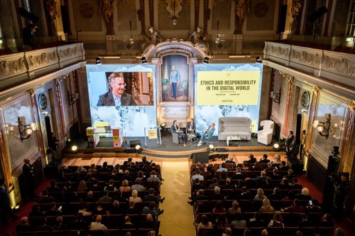 Vorschau Bild von Im Bild: Bundeskanzler Christian Kern, Alexander
Karp - Palantir, Nikolaus Pelinka - Kobza Media Group