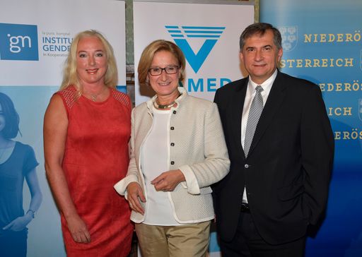 Im Bild vl.: Univ.-Prof. Dr. med. Alexandra
Kautzky-Willer (Medizinische Universität Wien), Mag.a Johanna
Mikl-Leitner (Landeshauptfrau von Niederösterreich), Dr. Ernst
Wastler (Vorstandsvorsitzender der VAMED AG)