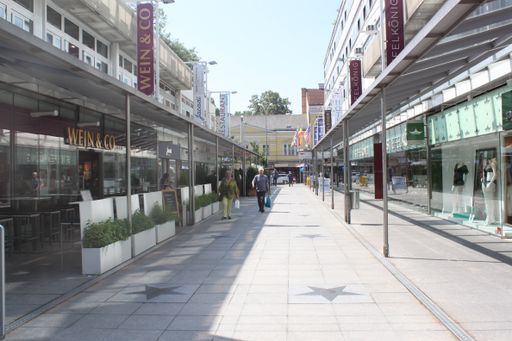 Vorschau Bild von Ekazent Hietzing mit 11.300 m2 Nutzfläche und knapp 70
Stellplätzen