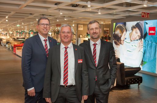 Vorschau Bild von Vlnr: Mario Legrum/ kika Vertriebsleiter, Adolf
Thallinger/ Geschäftsleiter kika Linz/Urfahr, Dr. Gunnar George/ CEO
in der neu gestalteten Trends by kika Abteilung