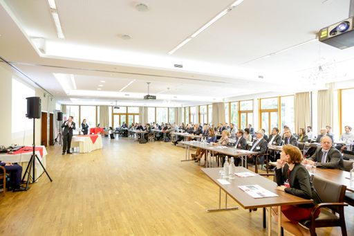  Die Teilnehmer lauschten gespannt den Fachvorträgen