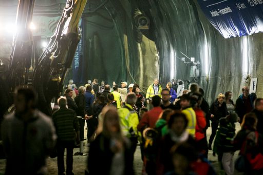 http://www.apa-fotoservice.at/galerie/9960/ Der
Brenner Basistunnel öffnete am 1. Oktober für einen Tag wieder die
Tunnelportale.
