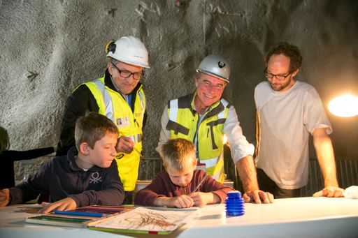 Vorschau Bild von http://www.apa-fotoservice.at/galerie/9960/

Kinderatelier mit dem Tiroler Künstler Ben Zanon.