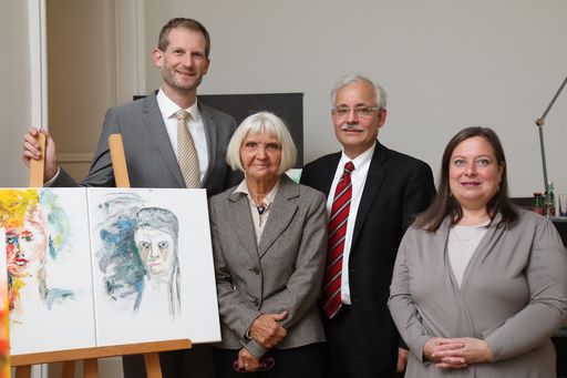  http://www.apa-fotoservice.at/galerie/9948 Im Bild
vl.: Mag. Bernhard Mraz (Medical Director Novartis Oncology,
Österreich), Dr. Tilli Egger (Vizepräsidentin und Mitbegründerin der
Östereichischen Gesellschaft für Psychonkologie), Univ.-Prof. Dr.
Günther Steger (Facharzt für Innere Medizin und Hämato-Onkologie),
Mag. Sabine Spitz (Vizepräsidentin Europa Donna Austria)