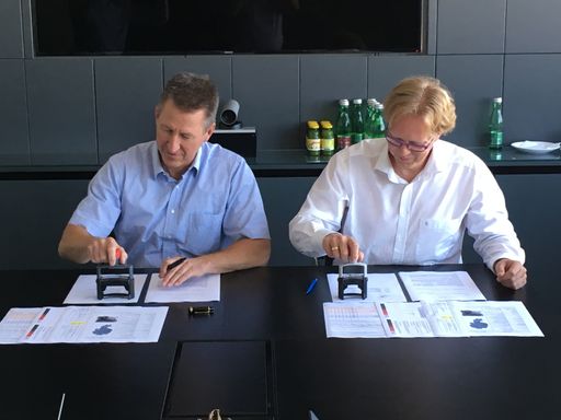 Vorschau Bild von Vertragsunterzeichnung STEYR MOTORS und Neander
Shark