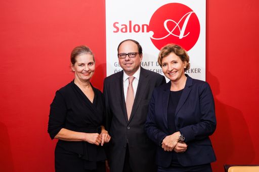 Apotheker und Ärzte wollen zum Wohl der Patienten
an einem Strang ziehen.