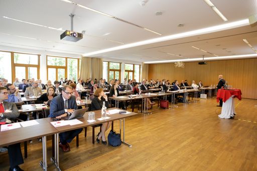 Gespannte Gesichter beim Plenum zum Thema zukünftige
Arbeitswelten