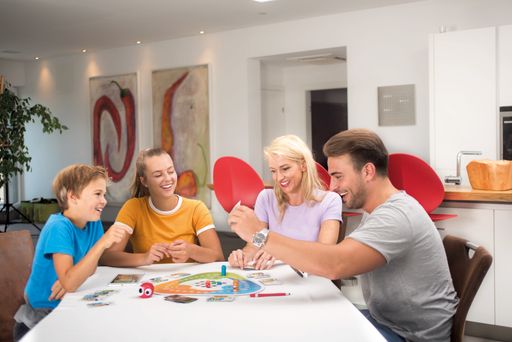 Vorschau Bild von INTERACTION - Familien- und Partyspiel für Jung &
Alt