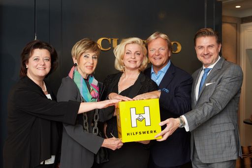 Viele helfende Hände: Sabine Geringer, Ingrid
Korosec, Barbara Feldmann, Bernhard Ramsauer und Reinhard Deiring
freuten sich über 50 Jahre Casinos Austria, 70 Jahre Wiener
Hilfswerk und 30 Jahre Casino Matinée.
