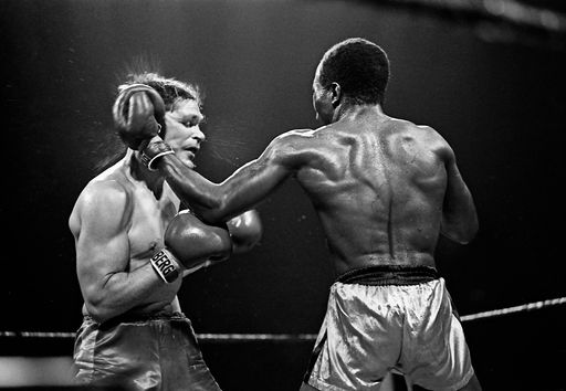 Vorschau Bild von Wien, Stadthalle, 1972: Der nigerianische Boxer
Nojim Maiyegun erwischt seinen Gegner mit einem seitlichen Hieb, in
Wien als "ordentliche Watschn" bekannt.