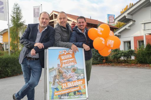  Wohnfestival im Musterhauspark Eugendorf, Salzburg.
Im Bild v.l. Jakob Reiter (Geschäftsführer Musterhauspark
Eugendorf), Thomas Wimmer (Geschäftsführer Rempp Küchen) und
Christian Gneist (Geschäftsführer Freiraum Vertriebsgesellschaft)