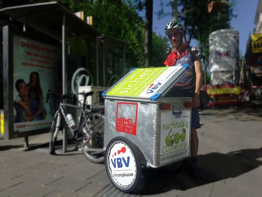  Klimaschutz und die Verringerung des CO2-Ausstoßes
sind für die VBV – Vorsorgekasse seit 15 Jahren wichtige
Grundpfeiler der Nachhaltigkeitsstrategie. Das gilt sowohl für die
Veranlagung als auch für den Arbeitsalltag sowie den Transport.