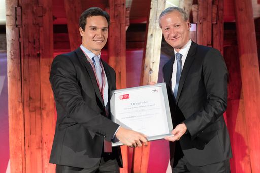 https://www.apa-fotoservice.at/galerie/10354
In der Kategorie „Universitäten/Fachhochschulen“ sicherte sich
Markus Ernst mit einer Dissertation an der TU Graz über die
Optimierung automotiver Software den heurigen Wissenschaftspreis.
Mit der zunehmenden Bedeutung von IT-Systemen im Automobilbau wächst
die Steigerung der Komponentenzuverlässigkeit bei gleichzeitig
notwendiger Reduktion von Sicherheitsrisiken für Mensch und
Maschine.