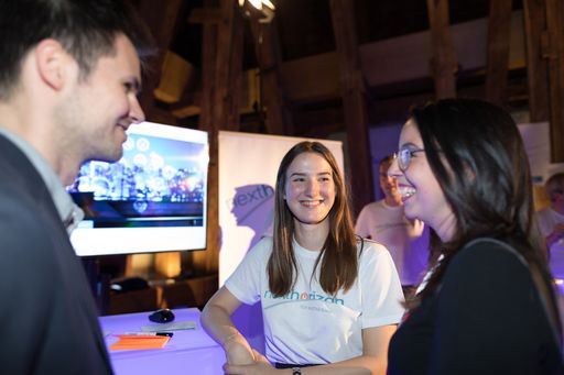 Vorschau Bild von Start des Digital Acceleration Incubators der TÜV AUSTRIA Group
unter dem Motto „NEXT HORIZON“. Mit dieser Initiative will
Österreichs führendes Technologie-Dienstleistungsunternehmen die
Innovationsgeschwindigkeit nochmals erhöhen und die Möglichkeiten
hinter den derzeitigen technischen und wirtschaftlichen
Denkhorizonten im Bereich Industrie 4.0, Internet of Things und
Automatisiertes Fahren ausloten.