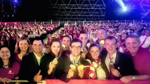 Vorschau Bild von Die beiden Landesrätinnen Doris Kampus und Barbara
Eibinger-Miedl sowie LH-Stellvertreter Michael Schickhofer (v.l.)
und WKO Steiermark Präsident Josef Herk (r.) gratulieren den
steirischen Medaillengewinnern: Sarah Ruckenstuhl, Franz Klass,
Sebastian Gruber, Andreas Stiegler, Monika Pöllabauer, David Wagner
und Christoph Fürnschuss (v.l.)
