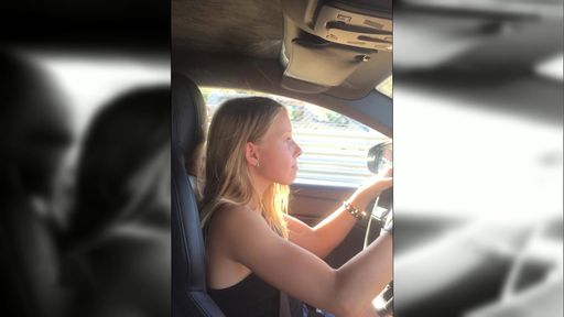 Vorschau Bild von Shania am Steuer des Ferrari / Weiterer Text über
ots und www.presseportal.de/nr/6605 / Die Verwendung dieses Bildes
ist für redaktionelle Zwecke honorarfrei. Veröffentlichung bitte
unter Quellenangabe: "obs/RTL II/Screenshot RTL II"