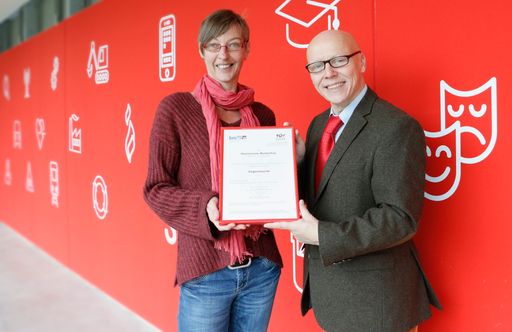 Mag. Sylvia Frantar, Leiterin
Ingenieur-Zertifizierung mit Mag. Christian Bayer, Geschäftsführer
der TÜV AUSTRIA Akademie