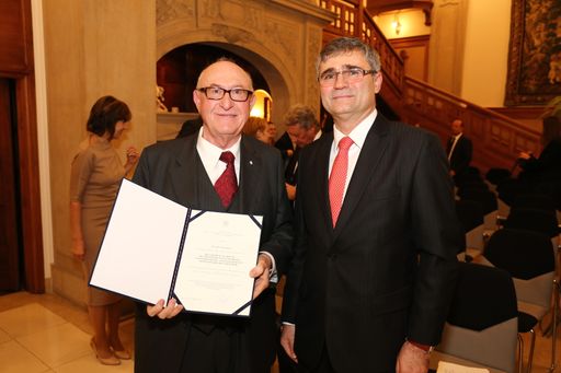 Dr. Günter Geyer, Vorstandsvorsitzender des Wiener
Städtischen Versicherungsvereins, erhält hohe Auszeichnung der
Slowakei