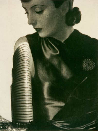 VALIE EXPORT Frau mit Hochhausarm, 1989 (Entwurf)
LENTOS Kunstmuseum / VALIE EXPORT Center Linz © Bildrecht Wien, 2017