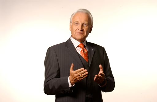 Vorschau Bild von Laudatio beim "Heimspiel" auf der weeConvention:
CSU-Ehrenvorsitzender Dr. Edmund Stoiber aus Wolfratshausen.
Weiterer Text über ots und www.presseportal.de/nr/122695 / Die
Verwendung dieses Bildes ist für redaktionelle Zwecke honorarfrei.
Veröffentlichung bitte unter Quellenangabe: "obs/weeCONOMY AG/Büro
Dr. Stoiber"