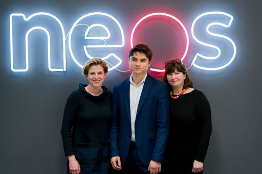 Beate Meinl-Reisinger mit Klubdirektor Alexander
Huber und Claudia Jäger.