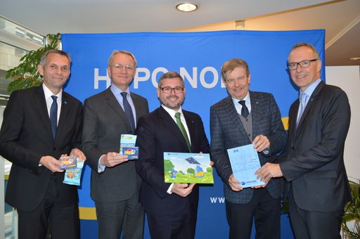  v.l.n.r. Filialleiter Heribert Bauer, CRO/CFO Dr.
Udo Birkner, Landesrat DI Ludwig Schleritzko, Generaldirektor Dr.
Peter Harold, Vertriebsvorstand DI Wolfgang Viehauser