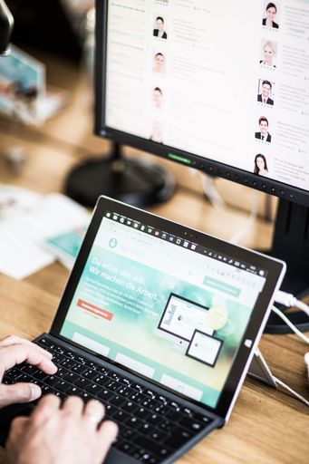 Vorschau Bild von Eigenes Talentenetzwerk mit myVeeta Fotocredit: Microsoft /
Patrick Domingo