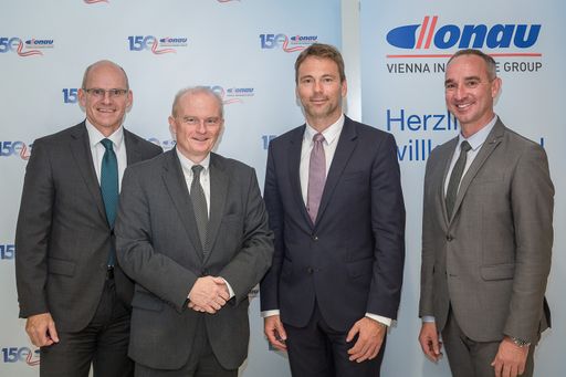 v.l.n.r. Vorstandsdirektor Dr. Ralph Müller,
Generaldirektor Dr. Peter Thirring, Vorstandsdirektor Mag. Harald
Riener, Landesdirektor Jürgen Gmeiner