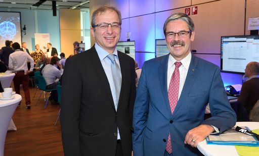 Cybersecurity Planspiel gemeinsam mit dem
Kuratorium Sicheres Österreich im TechGate Vienna. Im Bild von
links: Helmut Leopold, AIT; Erwin Hameseder, KSÖ