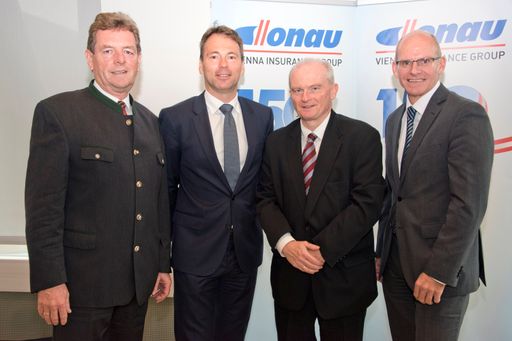 v.l.n.r.: Landesdirektor Heimo Karpf, Vertriebs- und
Marketingvorstand Harald Riener, Generaldirektor Peter Thirring,
Vorstandsdirektor Ralph Müller
