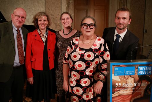  https://www.apa-fotoservice.at/galerie/10950
Im Bild v.l.n.r.: Thomas Trabitsch, Direktor des Theatermuseums, 
Sabine Haag, Generaldirektorin Kunsthistorisches Museum Wien, Julia M.
 Nauhaus, Direktorin der Kunstsammlungen der Akademie der bildenden 
Künste Wien, Eva Blimlinger, Rektorin der Akademie der bildenden 
Künste Wien, René Schober, Kurator der Ausstellung und Kustode des 
Kupferstichkabinetts
