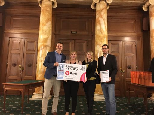 Foto nach der Preisübergabe der Preisträger von
hokify