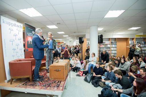  https://www.apa-fotoservice.at/galerie/10686
Mitternachtsverkauf bei Kuppitsch: Thomas Brezina
KNICKERBOCKER4IMMER