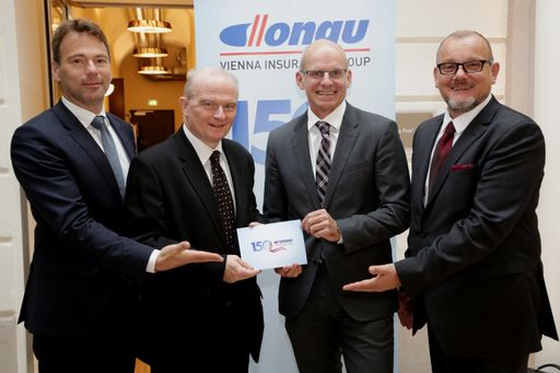 Im Bild v.l.n.r.: Vorstandsdirektor Harald Riener,
Generaldirektor Peter Thirring, Vorstandsdirektor Ralph Müller,
Landesdirektor Emanuel Dovjak