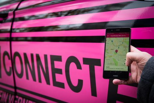 Vorschau Bild von Erstmals können Autofahrer mit CarConnect von
T-Mobile ihr Fahrzeug in einen mobilen Breitband-Hotspot verwandeln
sowie Telemetrie-Daten ihres PKW über Standort, Fahrten und Status
in der CarConnect-App auf ihrem Handy jederzeit abrufen.