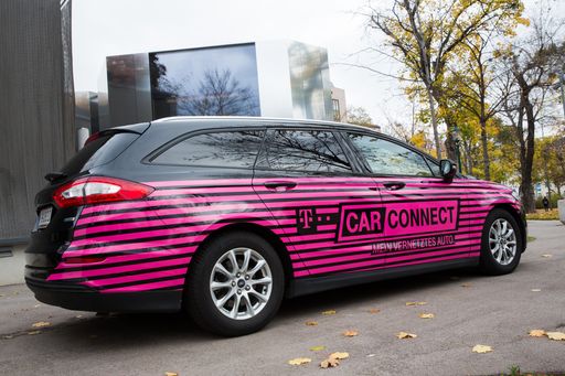 Vorschau Bild von Erstmals können Autofahrer mit CarConnect von
T-Mobile ihr Fahrzeug in einen mobilen Breitband-Hotspot verwandeln
sowie Telemetrie-Daten ihres PKW über Standort, Fahrten und Status
in der CarConnect-App auf ihrem Handy jederzeit abrufen.