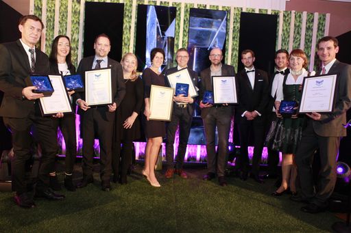  Die Gewinner des Sterne Awards erhalten
Ausbildungspreis.