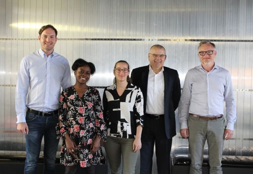Vorschau Bild von ALD Park Projektteam (v.l.n.r. Maximilian Mayer,
Business Development Parkbob; Charlène Ngouassa, Innovation Project
Manager ALD Automotive; Viktoria Schrantz, Driver Service ALD
Automotive; Martin Kössler, Geschäftsführer ALD Automotive;
Christian Adelsberger, CEO Parkbob)