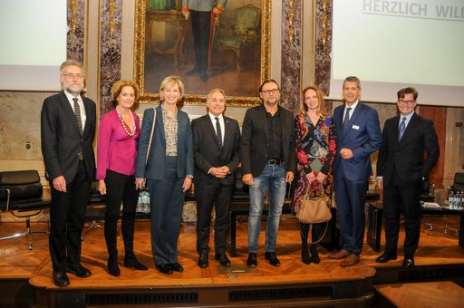 die Podiumsgäste der Diskussionsveranstaltung "Wie
sichern wir den Life Science-Standort Europa? Patentschutz und
geistiges Eigentum als Schlüsselfaktoren für
Arzneimittelinnovationen"