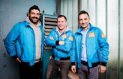 Vorschau Bild von Wie kann man alten Ramsch zu barer Münze machen?
Das zeigen die Trödelexperten Otto Schulte, Mauro Corradino und
Sükrü Pehlivan bei ihrer außergewöhnlichen Bühnen-Show "Der
Trödeltrupp LIVE - Dein Geld liegt im Keller" in fünf ausgewählten
Städten. © RTL II - Recht zum Abdruck/Darstellung zeitlich/sachlich
beschränkt auf die Bewerbung der Sendung.