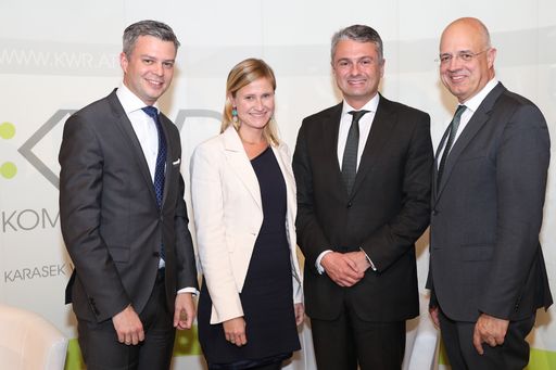  http://www.apa-fotoservice.at/galerie/11018 Im Bild
vl.: Im Bild vl.: Mag. Thomas Arnoldner (Mitglied der 
Geschäftsführung der T-Systems Austria GesmbH (VP Sales & Service), 
RA Dr. Anna Mertinz (KWR Arbeits- und Datenschutzrechtsexpertin), RA 
Hon.-Prof. DDr. Jörg Zehetner (KWR, Moderation), Univ.-Prof. Dr. 
Wolfgang Mazal (Vorstand des Instituts für Arbeits- und Sozialrecht, 
Universität Wien)