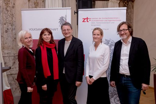 Bild zu OTS - https://www.apa-fotoservice.at/galerie/10807
Podiumsgäste v.l.: Dr. Getrude Brinek. Architektin DI Hemma Fasch,
DI Peter Bauer, Mag. Agnes Liehr, Architekt DI Bernhard Sommer