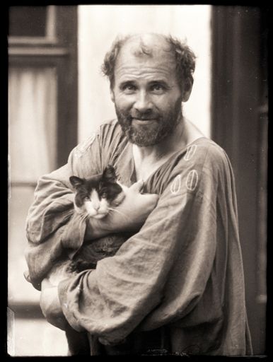 Gustav Klimt mit Katze, 1911 fotografiert von Moriz
Nähr.