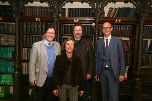 https://www.apa-fotoservice.at/galerie/11146 Im
Bild von links nach rechts: Univ. Prof. Dr. Gerit-Holger
Schernthaler(Präsident der ÖGIA, Past Präsident des Österreichischen
Verbandes für Gefäßmedizin) Univ. Prof. Dr. Maria Schroder(
Präsidentin der Österreichischen Gesellschaft für interventionelle
Radiologie & minimal-invasive Therapie) Univ. Prof. Dr. Thomas
Hölzenbein( Präsident der Österreichischen Gesellschaft der
Gefäßchirurgie) Univ. Prof. Dr. Peter Marschang(Incoming Präsident
der ÖGIA).
