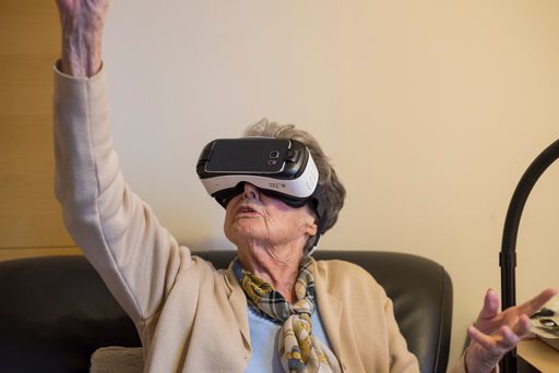 Vorschau Bild von Die honorarfreie Nutzung des bereitgestellten
Bildmaterials ist in jedem Fall nur im Zusammenhang mit
redaktioneller Berichterstattung zum Projekt „VR4Therapy“ und bei
Nennung des Copyrights gestattet.