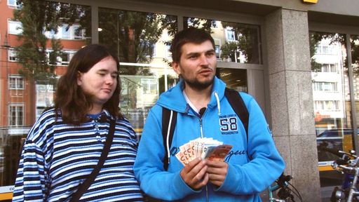 Vorschau Bild von Isabella (27) und Dennis (34) leben von Hartz IV -
aus Überzeugung. Ihre Notunterkunft hätte das Kölner Paar schon vor
einiger Zeit verlassen müssen, doch da Isabella schwanger ist,
dürfen die beiden bleiben. Jetzt droht das Jugendamt mit der
Wegnahme des Neugeborenen. Eine neue Folge "Armes Deutschland -
Stempeln oder abrackern": Montag, 27. November 2017, um 20:15 Uhr
bei RTL II.